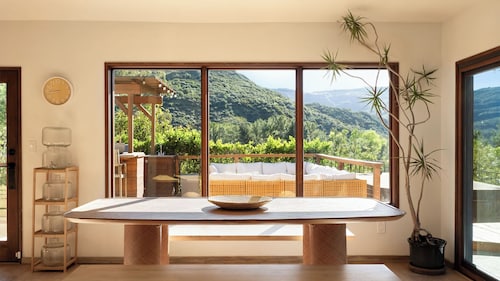 Dreamsawake by Avantstay Private Canyon Oasis Pool + Spa + Fire Pit + Mountain Views