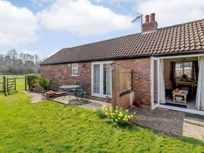 Outdoor dining - 1 Bed in Norwich (oc-87415) (Hainford)
