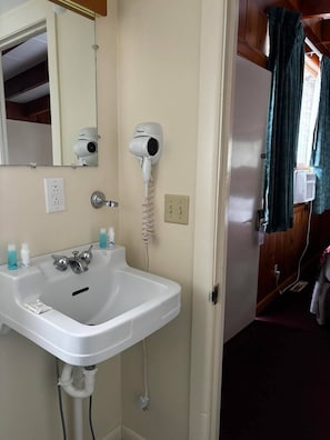 Unclassified image, 4 of 8, button - Cozy 1-bedroom hotel room, Hamilton - #304 Mohawk (Hamilton)