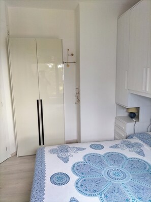1 chambre, fer et planche à repasser, accès Internet, draps fournis
