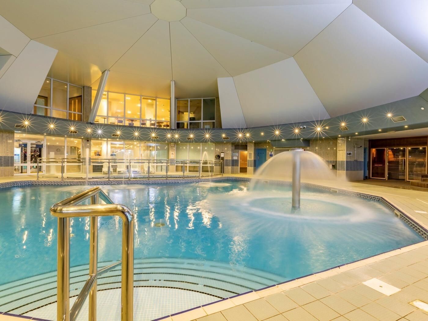 Piscine intérieure