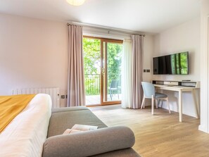 2 bedrooms, travel cot, free WiFi, bed sheets - 2 Bed in Saltash (oc-87707) (Saint Mellion)