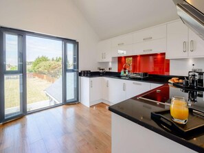Microwave, oven, dishwasher, high chair - 4 Bed in New Romney (oc-88208) (Greatstone)