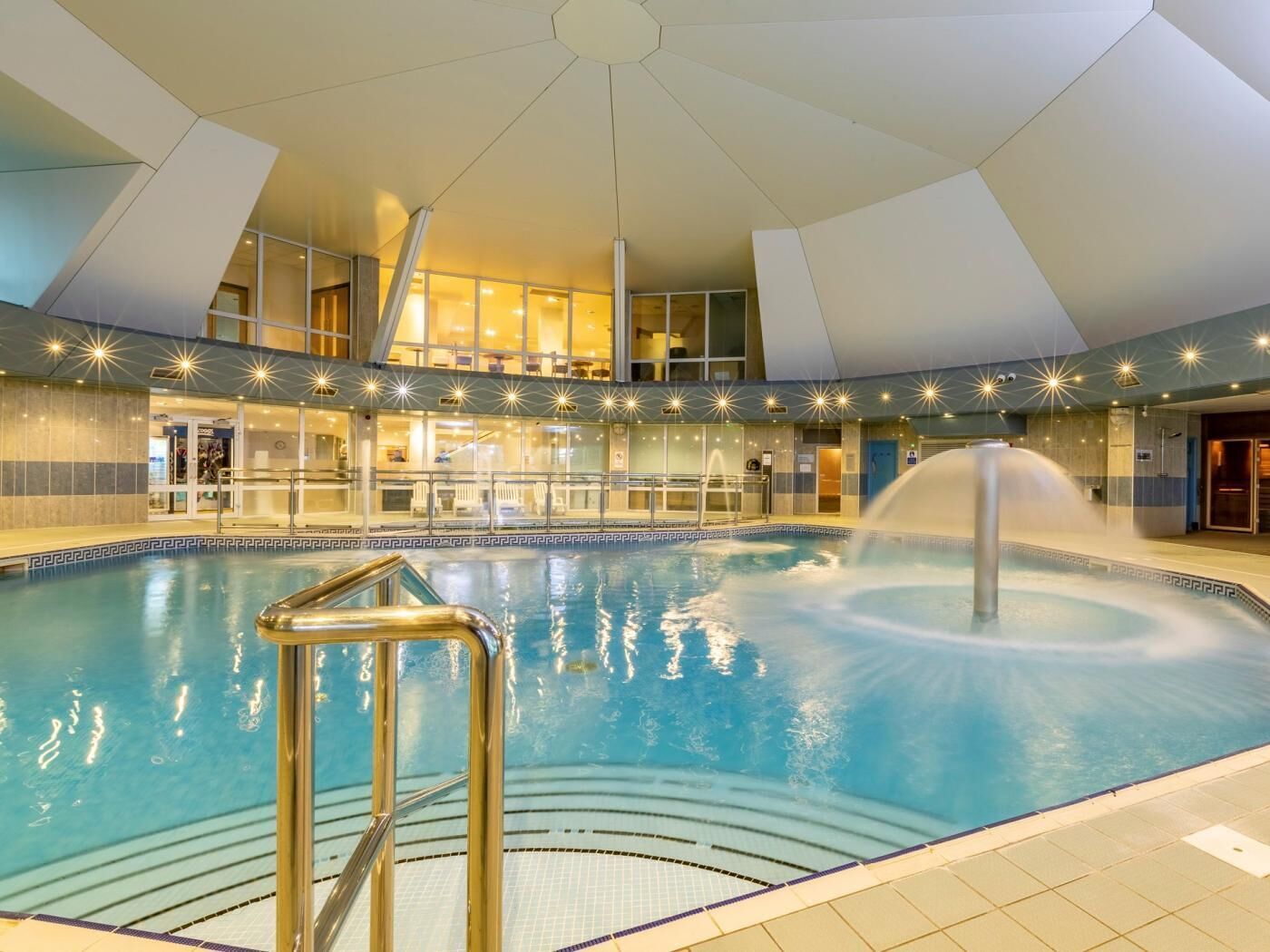 Piscine intérieure