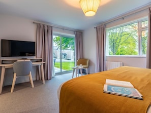 2 bedrooms, travel cot, free WiFi, bed sheets - 2 Bed in Saltash (oc-87713) (Saint Mellion)
