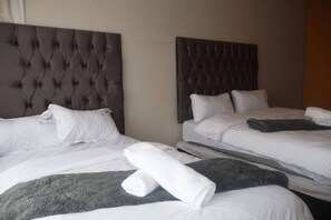 Shared Dormitory, 1 Bedroom - Room-luxurious Room - C (Johannesburg)