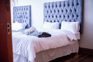 Shared Dormitory, 1 Bedroom - Room-luxurious Room - C (Johannesburg)