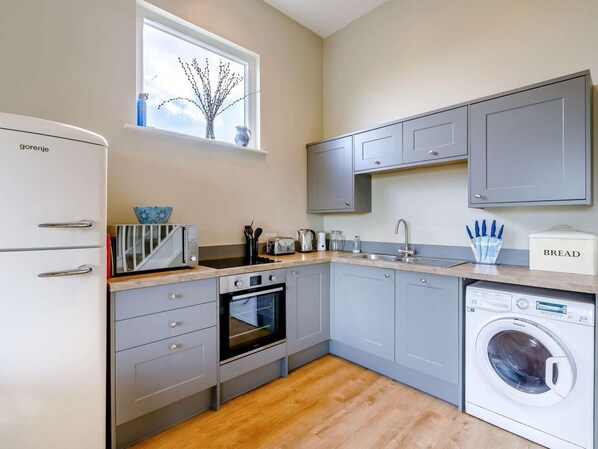 Private kitchen - 2 Bed in Blandford Forum (oc-88265) (Okeford Fitzpaine)