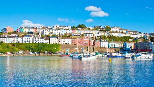 A coastal town with colorful buildings, a marina with boats, and a clear blue sky. - 2 Bed in Brixham (oc-88279) (Brixham)