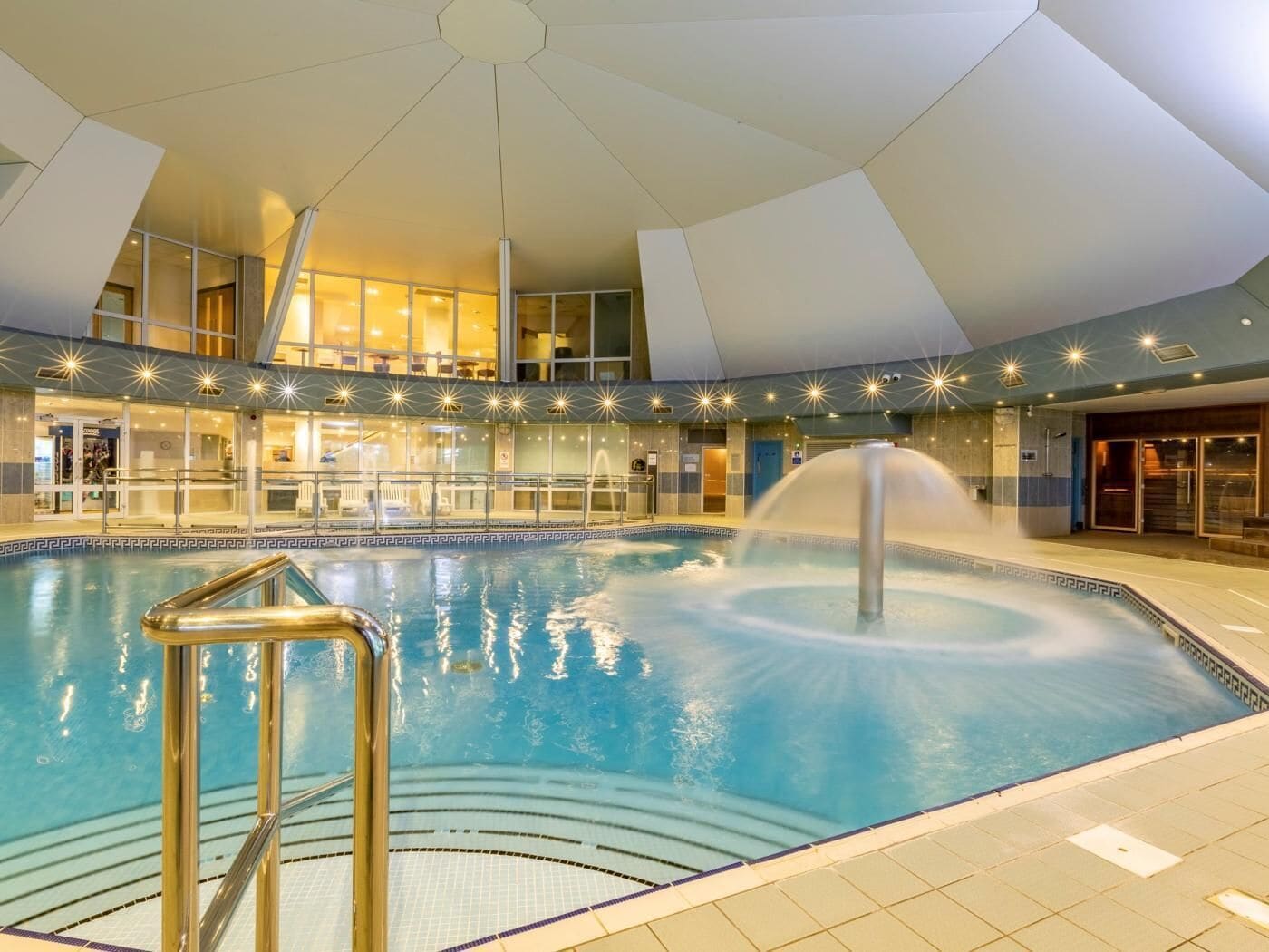 Piscine intérieure