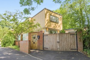 Exterior - 3 Bed in Ludlow (oc-88595) (Ludlow)