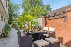 Outdoor dining - 3 Bed in Ludlow (oc-88595) (Ludlow)