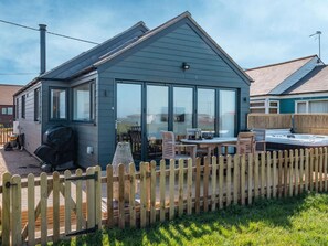 Outdoor dining - 2 Bed in Norwich (oc-87876) (Walcott)