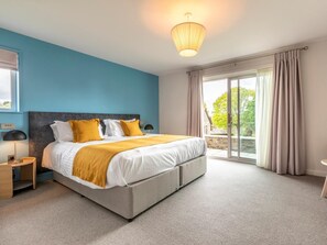 Travel cot, free WiFi, bed sheets - 3 Bed in Saltash (oc-87717) (Saint Mellion)