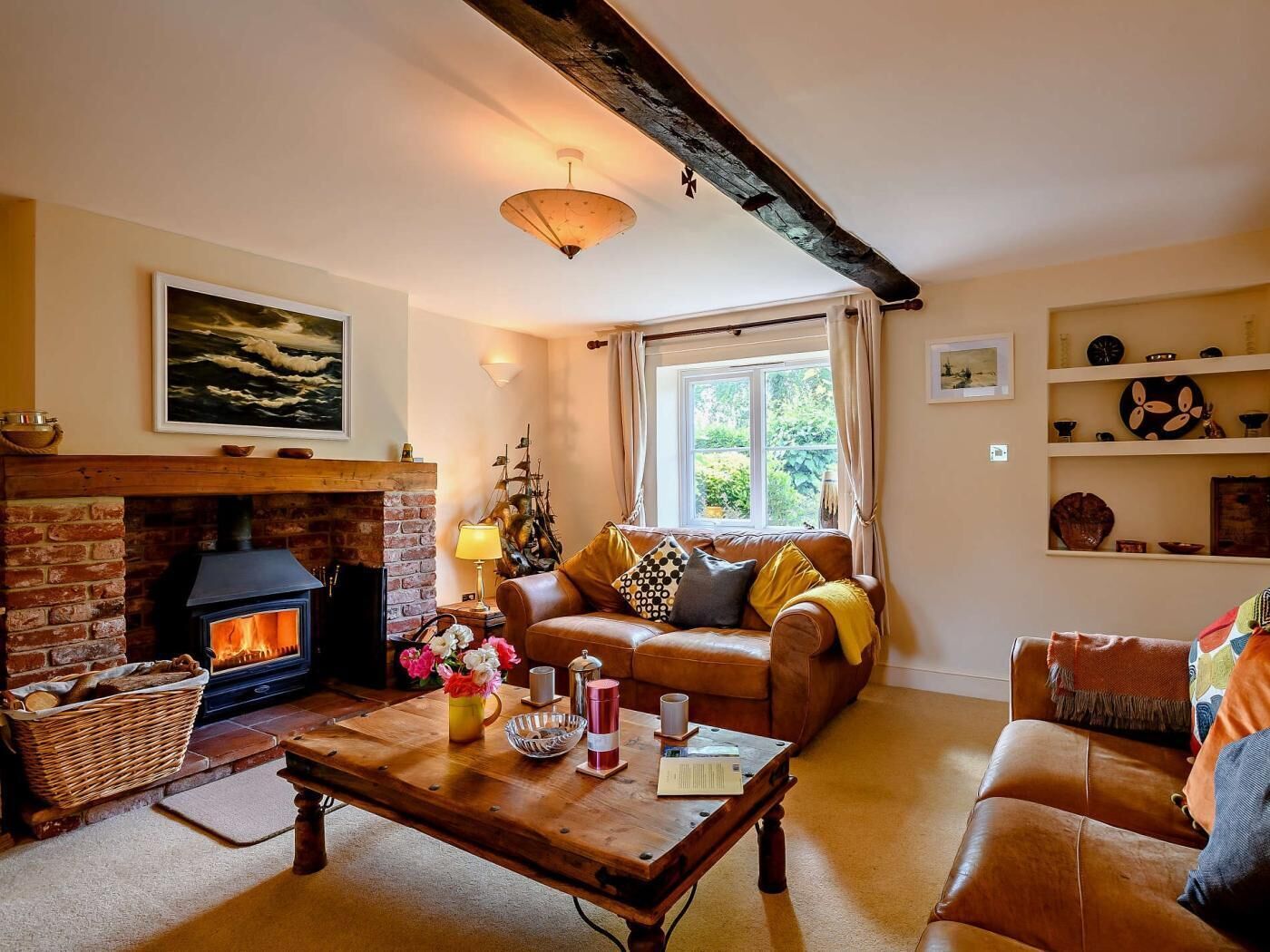 TV, fireplace