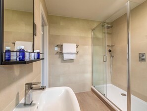 Bathroom - 2 Bed in Saltash (oc-87715) (Saint Mellion)