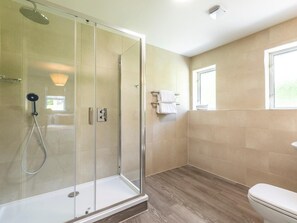 Bathroom - 3 Bed in Saltash (oc-87718) (Saint Mellion)