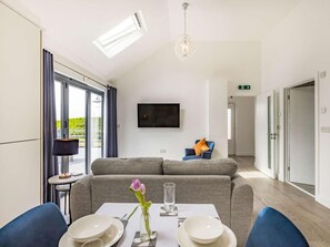 TV - 1 Bed in Bude (oc-87977) (Hersham)