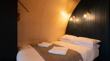 1 bedroom, bed sheets