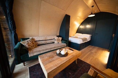 Luxury Rural Cabin with Wood Fired Hot Tub