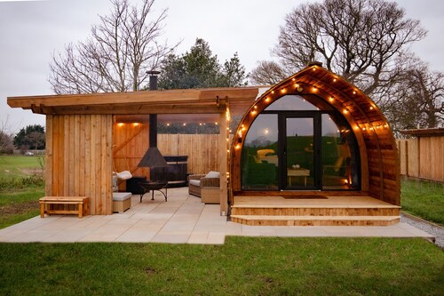 Luxury Rural Cabin with Wood Fired Hot Tub