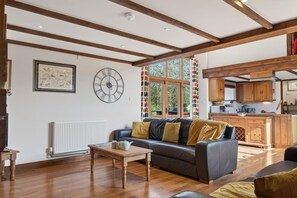 Living area - 4 Bed in Newport (oc-88913) (Porchfield)
