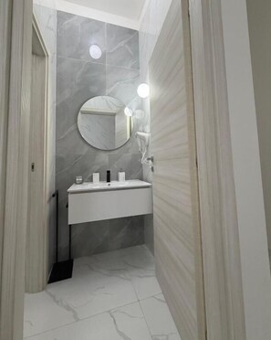 Junior tweepersoonskamer | Badkamer