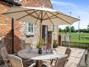 Outdoor dining - 3 Bed in King's Lynn (oc-88223) (Beeston)