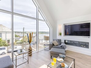 TV - 4 Bed in Bideford (oc-87989) (Appledore)