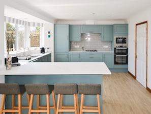 Microwave, oven, dishwasher, high chair - 4 Bed in Bude (oc-88299) (Bude)