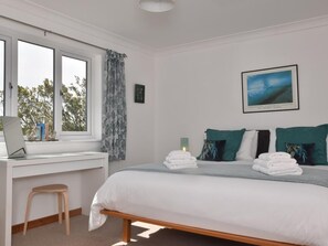 Iron/ironing board, travel cot, free WiFi, bed sheets - 4 Bed in Bude (oc-88299) (Bude)