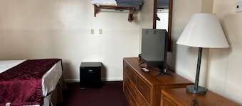 Cozy 1-bedroom hotel room, Hamilton - #305 Mohawk