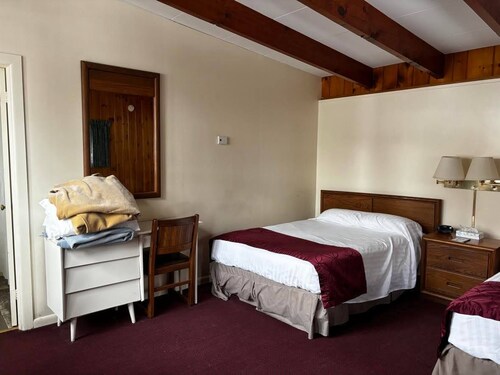 Cozy 1-bedroom hotel room, Hamilton - #305 Mohawk