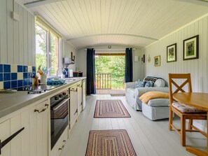 Oven, high chair, cookware/dishes/utensils - 1 Bed in Kilgetty (oc-88421) (Jeffreyston)