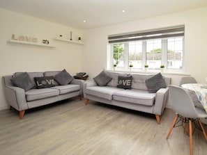 TV - 2 Bed in Swansea (oc-88744) (Scurlage)