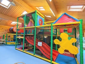 Children’s area - 2 Bed in Swansea (oc-88744) (Scurlage)