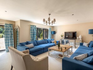 Living area - 5 Bed in Lymington (oc-88733) (Everton)