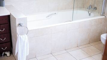 Habitación, 1 habitación, balcón | Baño