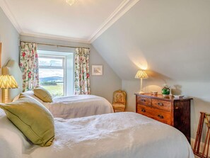 Travel cot, free WiFi, bed sheets - 4 Bed in Huntly (oc-88855) (Inverurie)