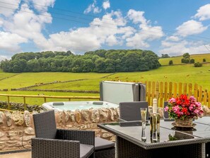 Outdoor dining - 4 Bed in Ashbourne (oc-88935) (Alsop en le Dale)
