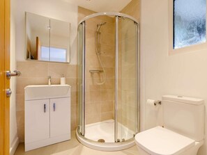 Bathroom - 4 Bed in Ashbourne (oc-88935) (Alsop en le Dale)