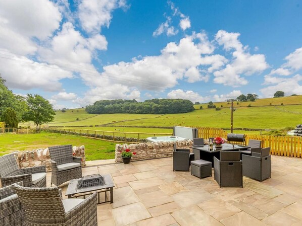 Outdoor dining - 4 Bed in Ashbourne (oc-88935) (Alsop en le Dale)