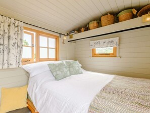 A bedroom with a bed, a window, a shelf with baskets, and a wall-mounted light fixture. - 1 Bed in Canterbury (oc-88795) (Chillenden)