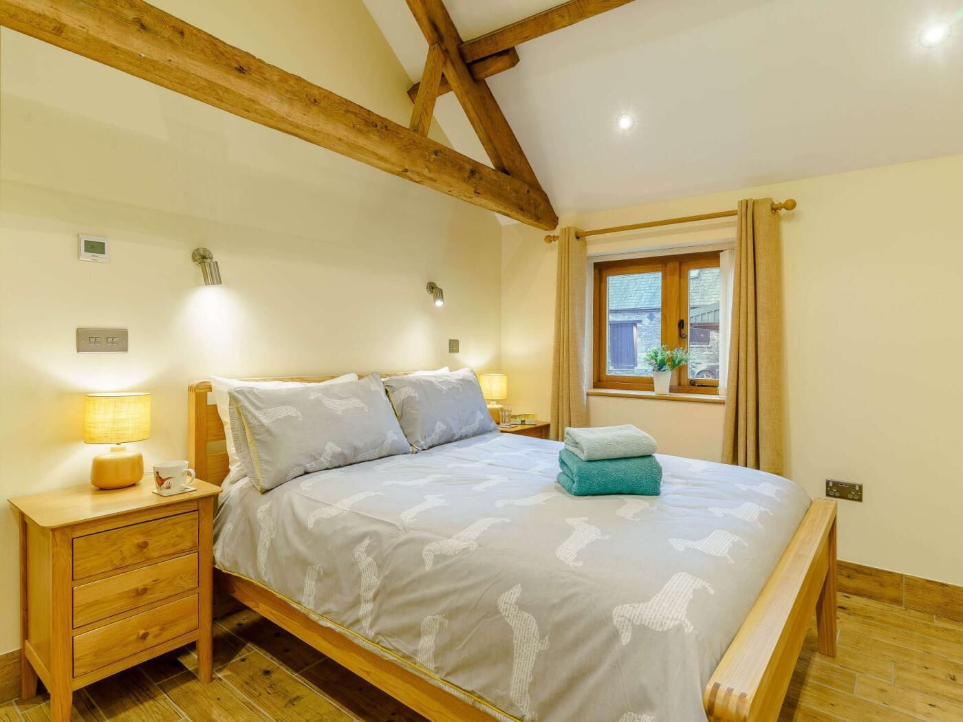 3 bedrooms, travel cot, free WiFi, bed sheets