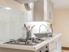A kitchen with a gas stove, a sink, and cabinets. - 1 Bed in Hereford (oc-87736) (Monnington on Wye)