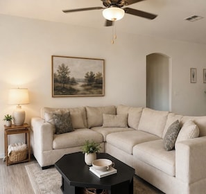 Smart TV, books, stereo, computer monitors - Modern Family Home, Pool, Montessori Playroom & Expresso bar in El Paso (El Paso)