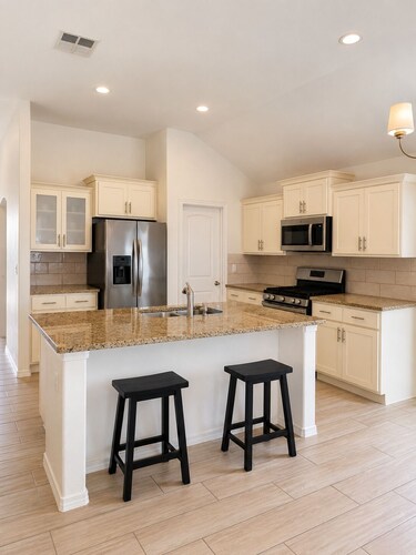 Modern Family Home, Pool, Montessori Playroom & Expresso bar in El Paso