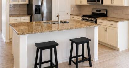 Modern Family Home, Pool, Montessori Playroom & Expresso bar in El Paso