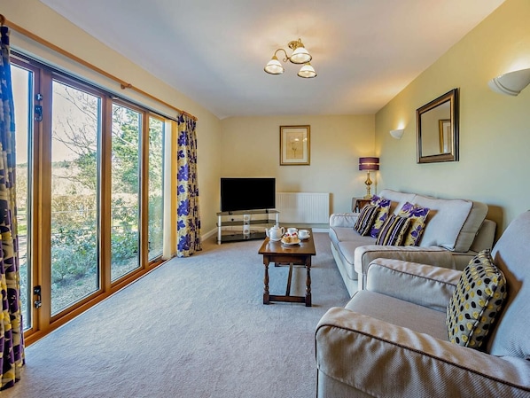 TV - 2 Bed in Aldham (oc-87956) (Aldham)