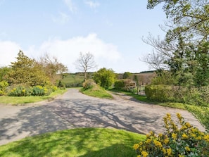 Property grounds - 2 Bed in Aldham (oc-87956) (Aldham)